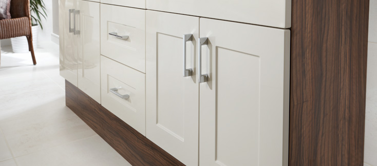 Shaker Fitted Bathroom Furniture Traditional Range